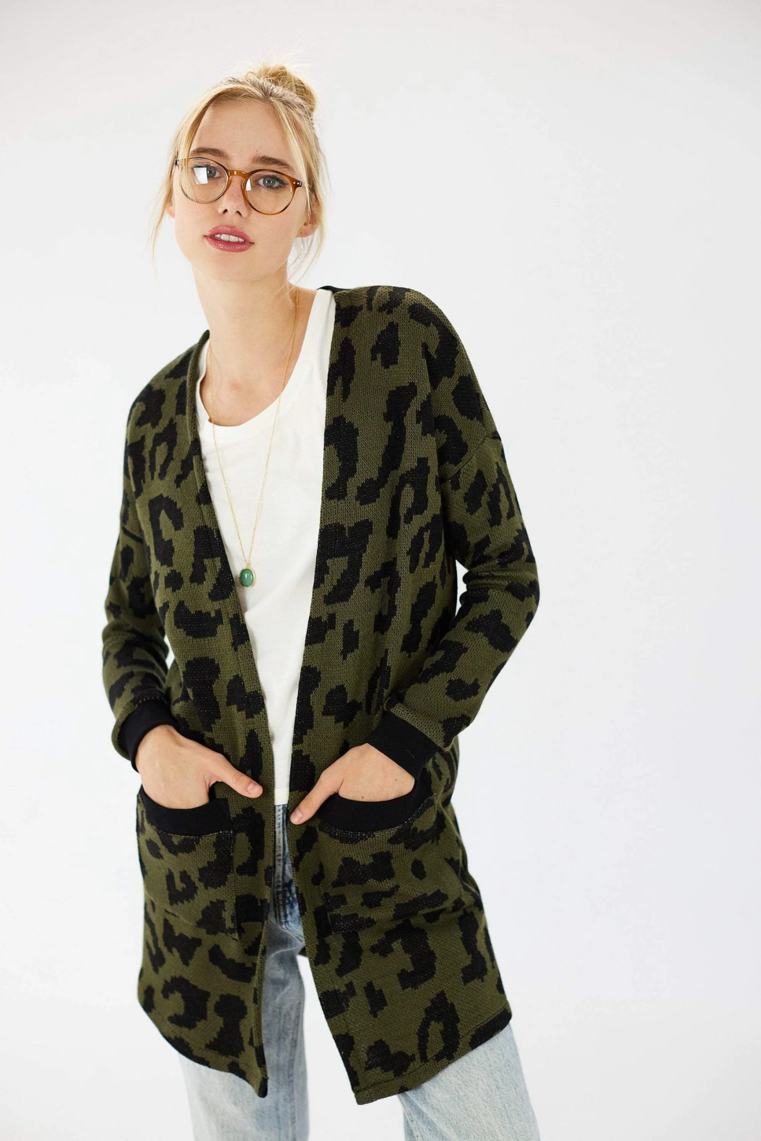 SHOKO Cardigan Leo Olive Cardigans & Jackets 2 SHOKO Cardigan Leo Olive Cardigans & Jackets