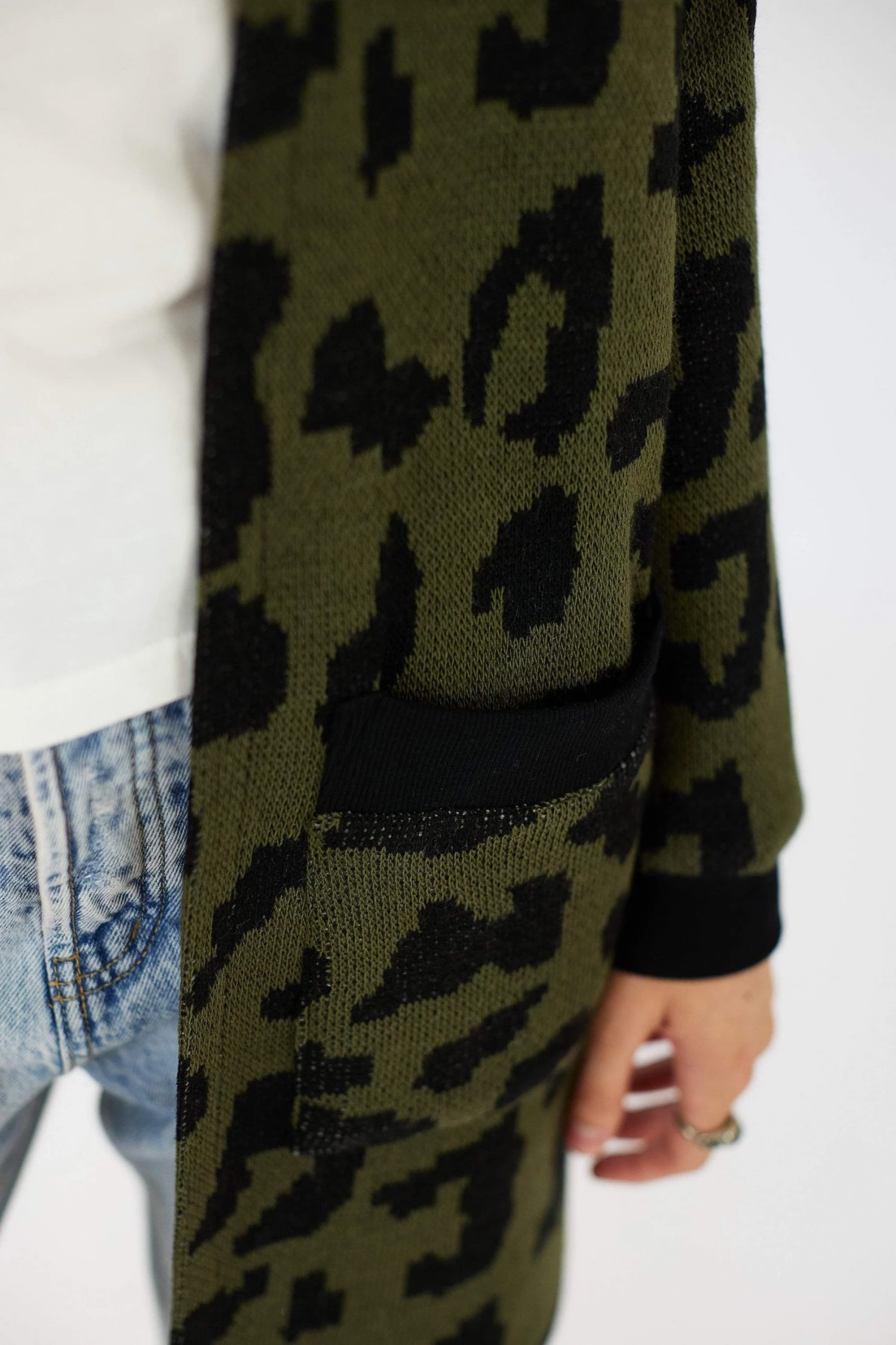 SHOKO Cardigan Leo Olive Cardigans & Jackets 4 SHOKO Cardigan Leo Olive Cardigans & Jackets