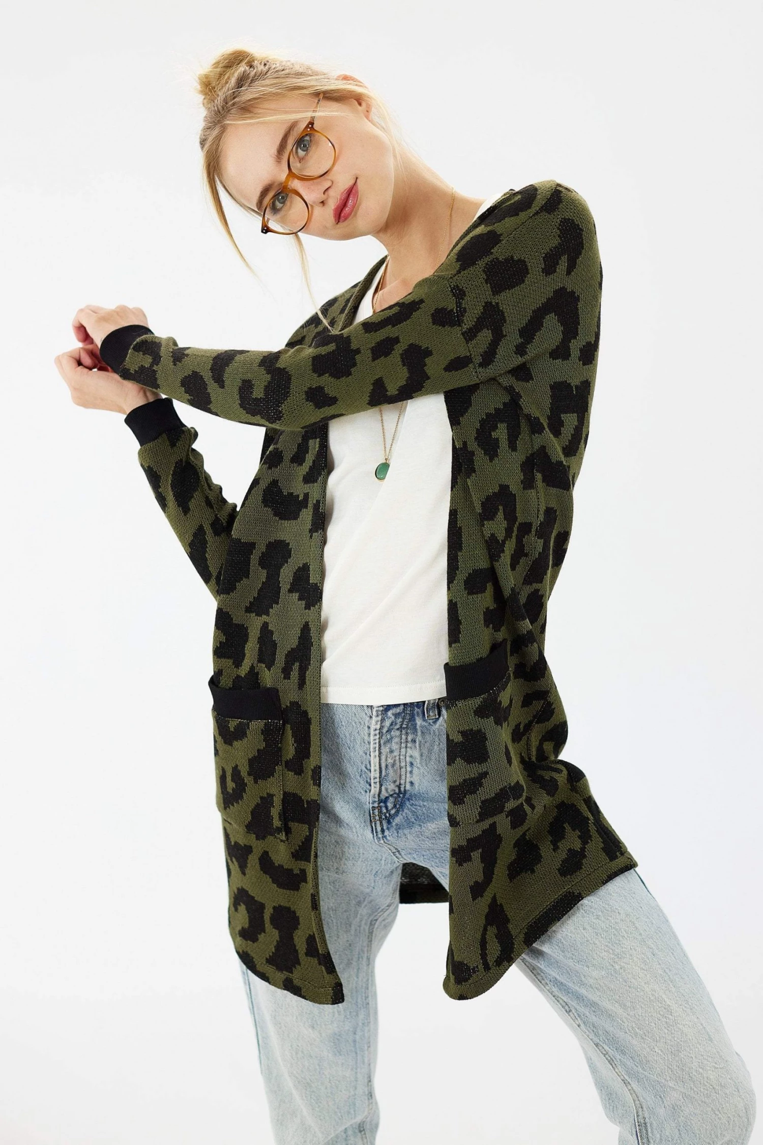 SHOKO Cardigan Leo Olive Cardigans & Jackets 1 SHOKO Cardigan Leo Olive Cardigans & Jackets