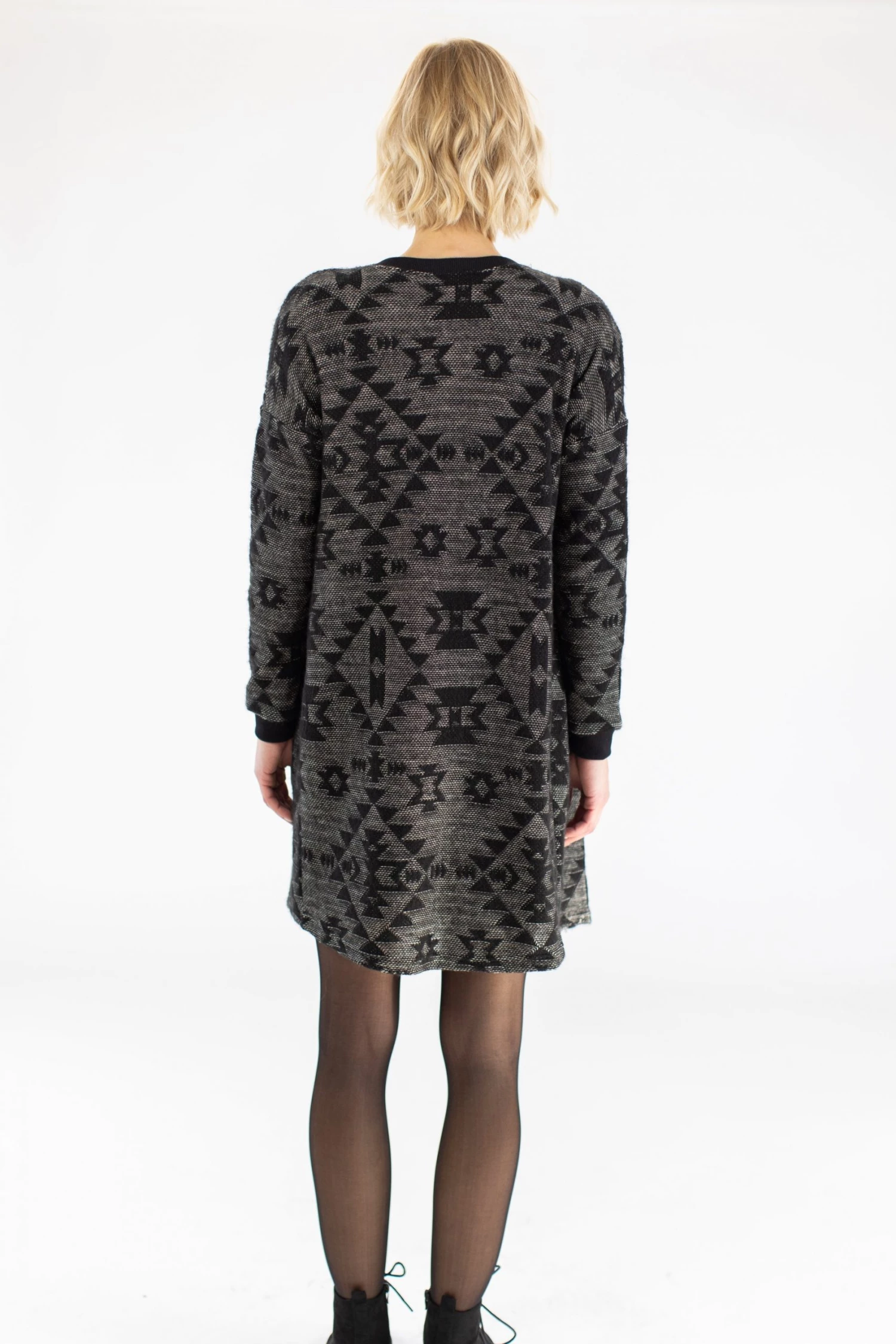 SHOKO Cardigans & Jackets Cardigan Mona In Black Geo. 4 SHOKO Cardigans & Jackets Cardigan Mona In Black Geo.