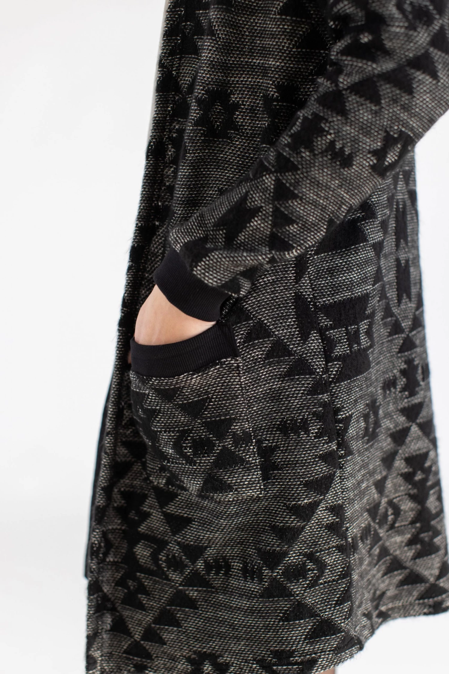 SHOKO Cardigans & Jackets Cardigan Mona In Black Geo. 3 SHOKO Cardigans & Jackets Cardigan Mona In Black Geo.