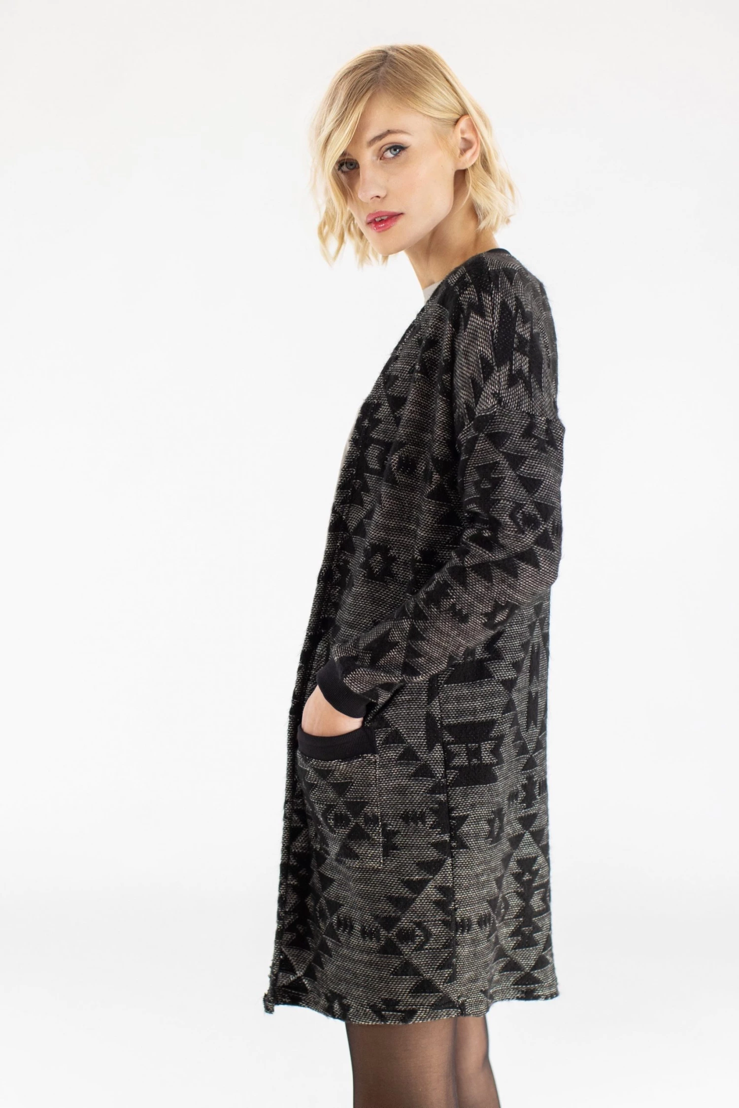 SHOKO Cardigans & Jackets Cardigan Mona In Black Geo. 1 SHOKO Cardigans & Jackets Cardigan Mona In Black Geo.