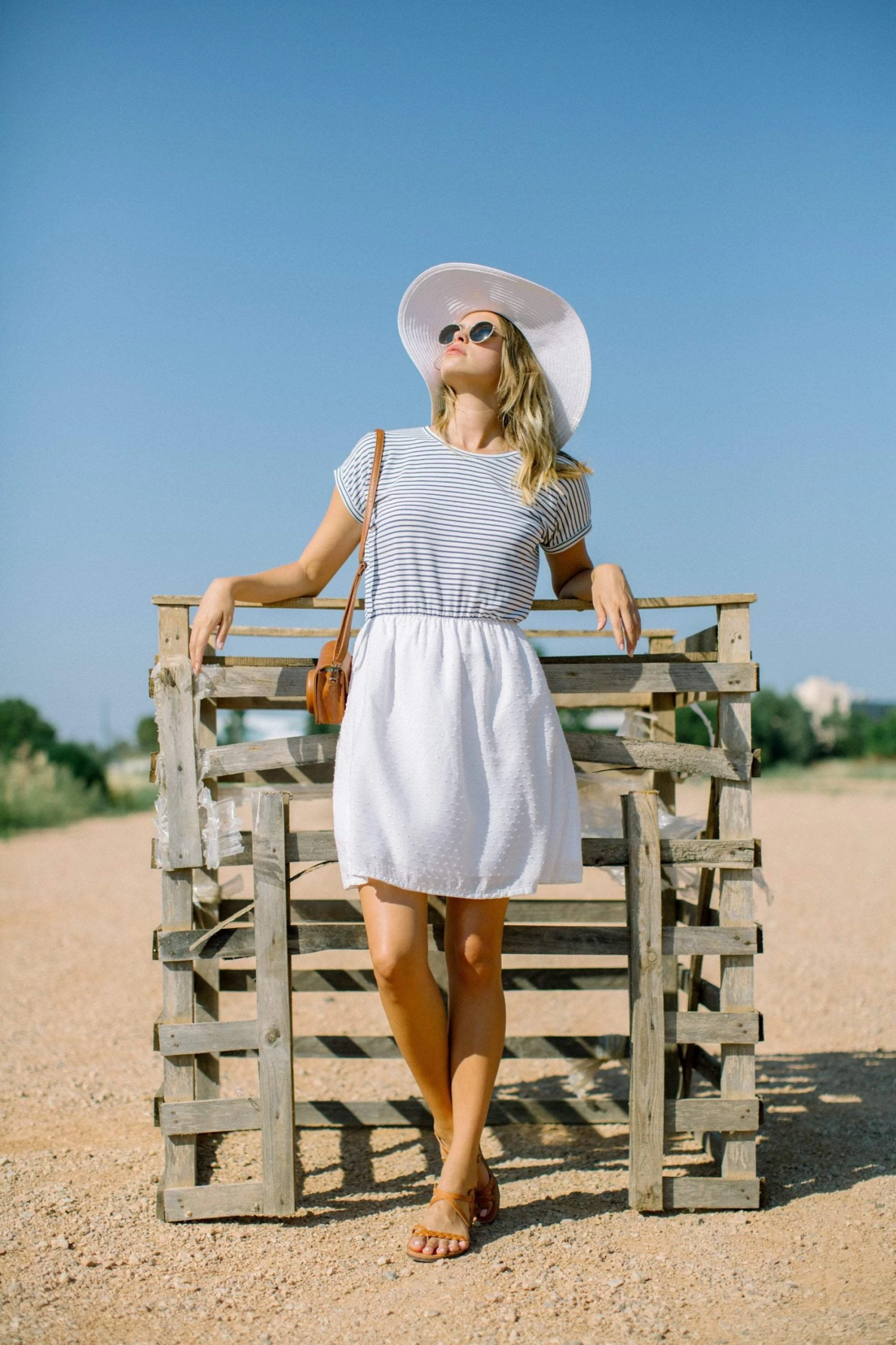 SHOKO Dress Annie White Navy. 1 SHOKO Dress Annie White Navy.