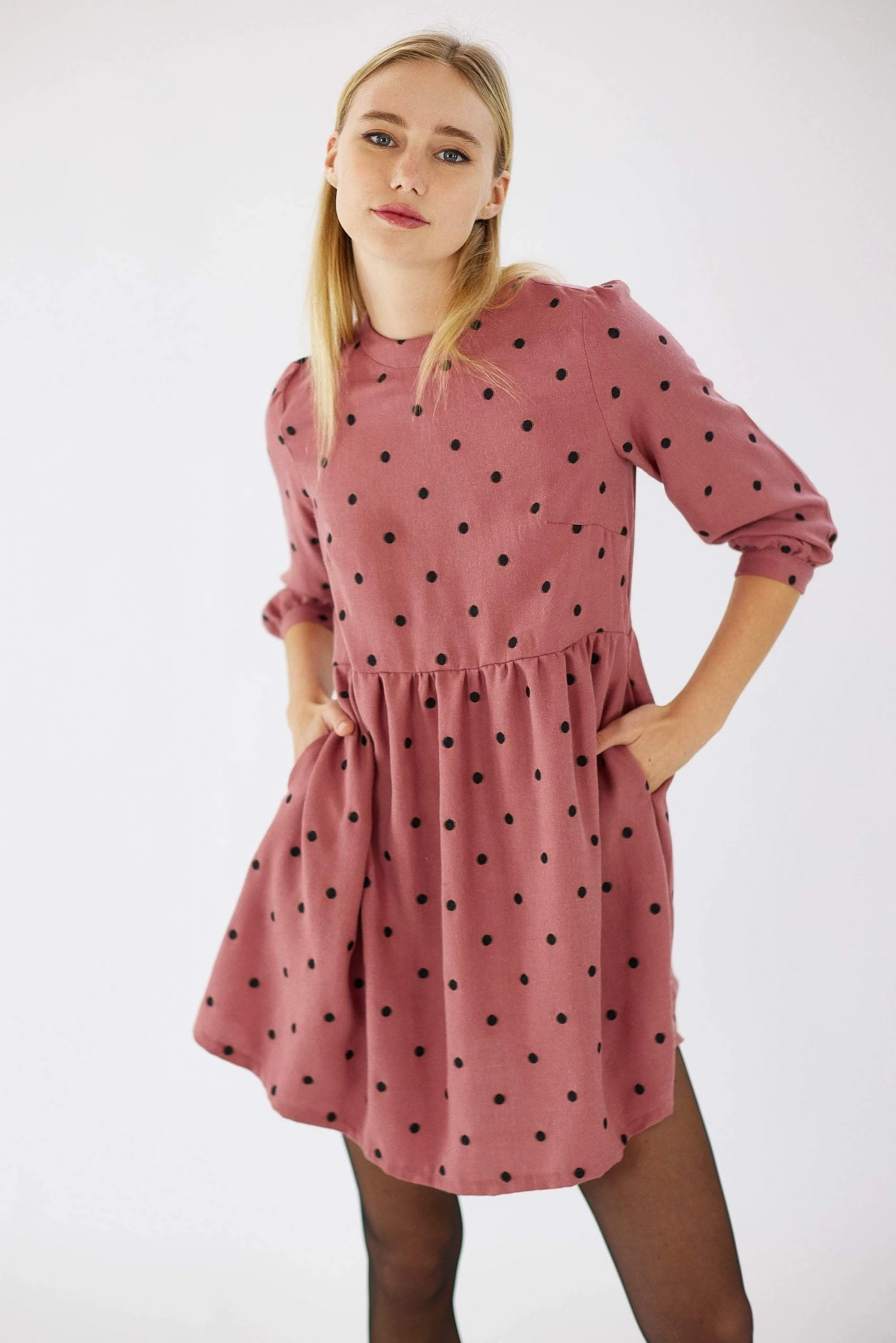 SHOKO Dress Naria Dusty Pink Polka Dots. 1 SHOKO Dress Naria Dusty Pink Polka Dots.