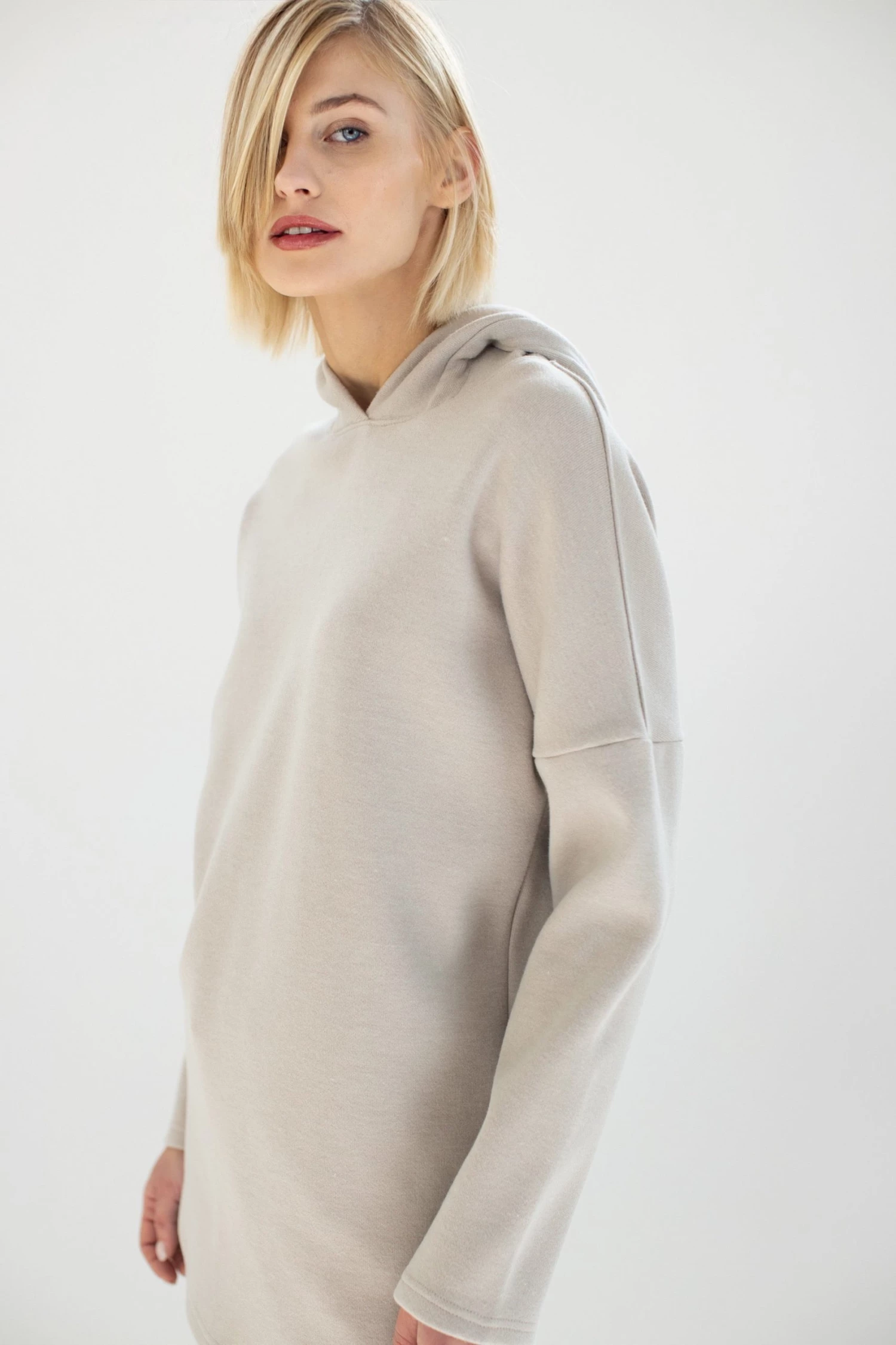 SHOKO Sweaters & Hoodies Hoodie Geneva Beige. 6 SHOKO Sweaters & Hoodies Hoodie Geneva Beige.