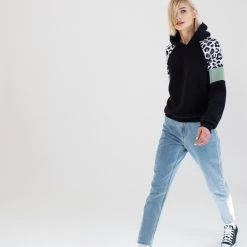 SHOKO Hoodie Vera Leo Black.