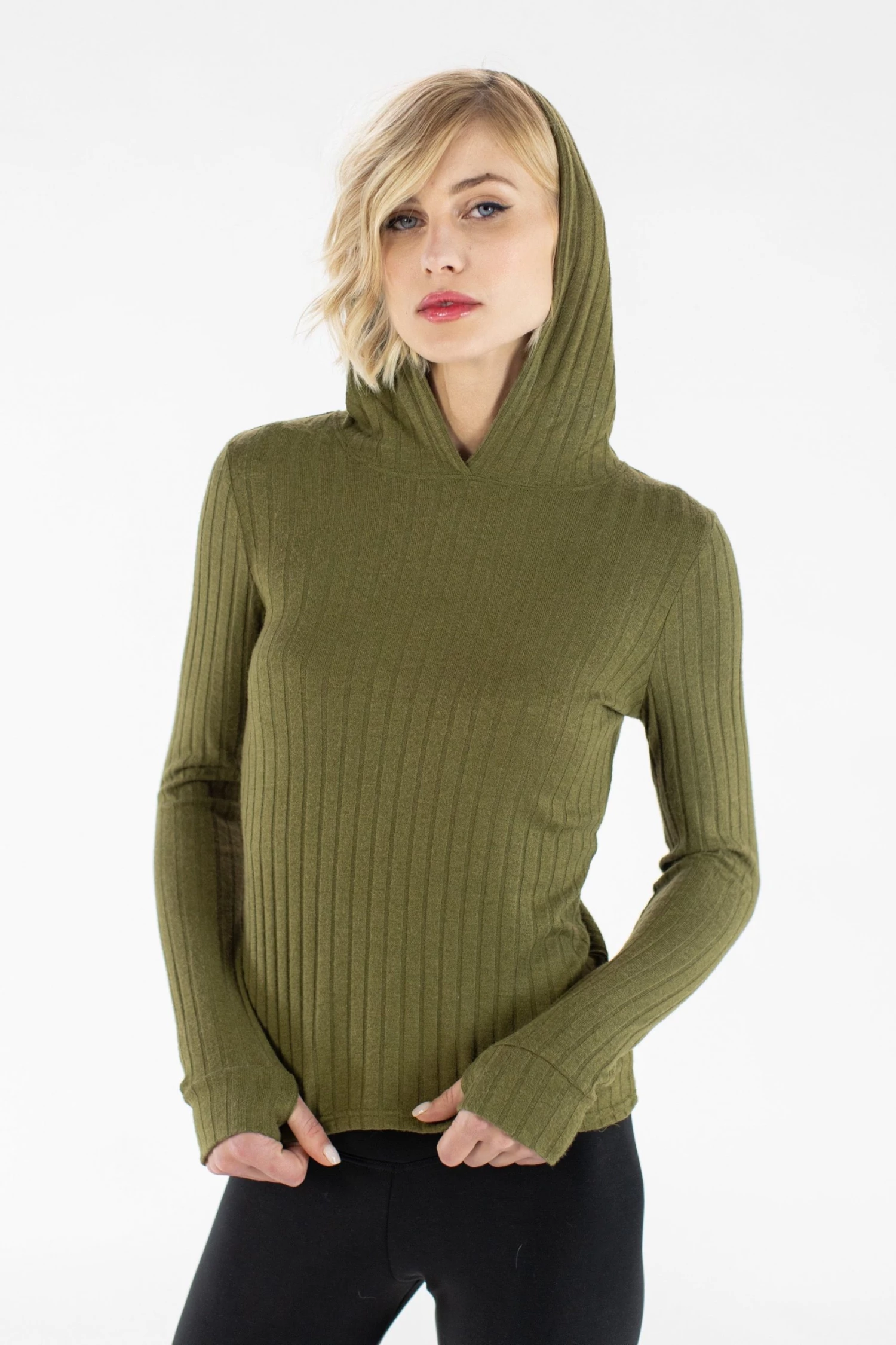 SHOKO Ribb Hoodie Aspen Olive. 1 SHOKO Ribb Hoodie Aspen Olive.