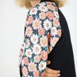 SHOKO Sweater Auntie In Black Daisies