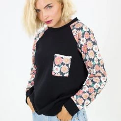 SHOKO Sweater Auntie In Black Daisies 6 SHOKO Sweater Auntie In Black Daisies