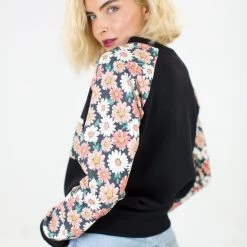 SHOKO Sweater Auntie In Black Daisies 7 SHOKO Sweater Auntie In Black Daisies