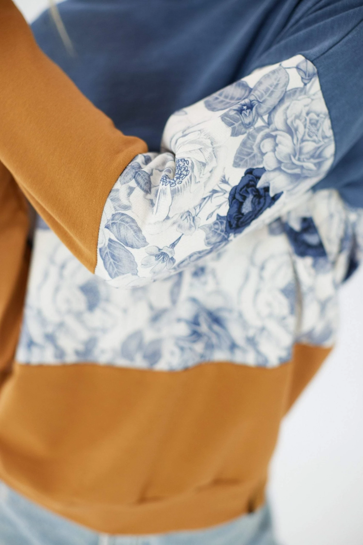 SHOKO Sweater Mia Blue Shrub Rose Sweaters & Hoodies 2 SHOKO Sweater Mia Blue Shrub Rose Sweaters & Hoodies