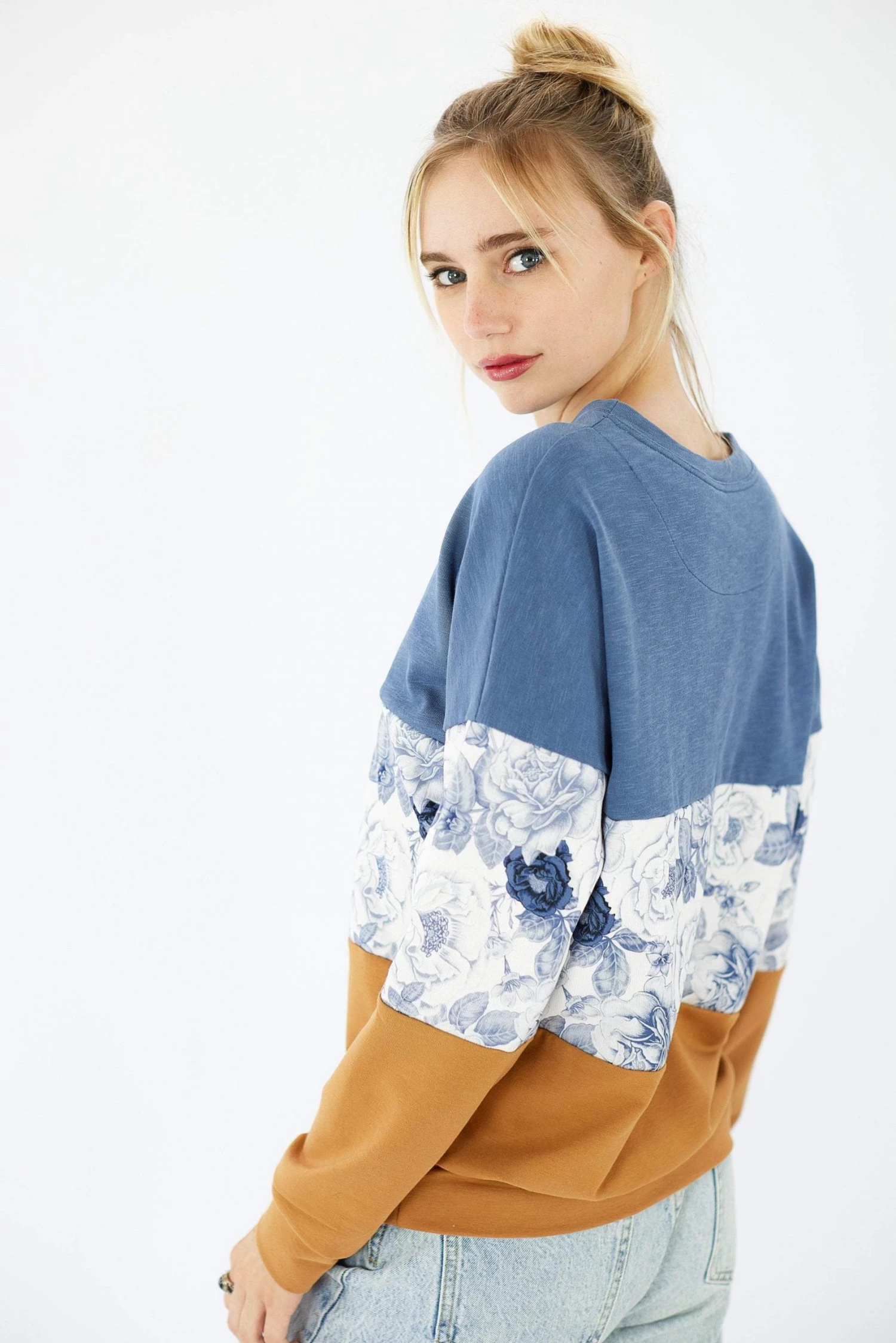 SHOKO Sweater Mia Blue Shrub Rose Sweaters & Hoodies 7 SHOKO Sweater Mia Blue Shrub Rose Sweaters & Hoodies