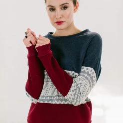 SHOKO Sweater Mia North In Dark Blue Grey, Geo & Red
