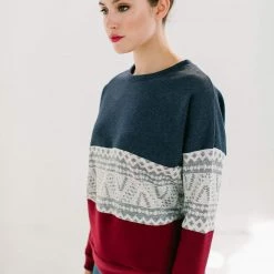 SHOKO Sweater Mia North In Dark Blue Grey, Geo & Red