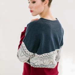 SHOKO Sweater Mia North In Dark Blue Grey, Geo & Red
