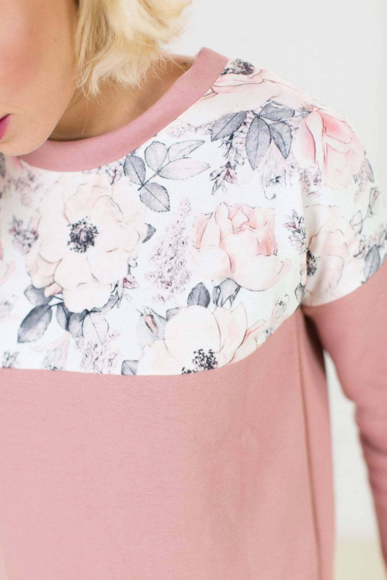 SHOKO Sweater Phoria Dusty Pink Floral. Sweaters & Hoodies 2 SHOKO Sweater Phoria Dusty Pink Floral. Sweaters & Hoodies