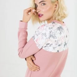 SHOKO Sweater Phoria Dusty Pink Floral. Sweaters & Hoodies