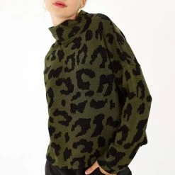 SHOKO Sweater Zoey Olive Leo Sweaters & Hoodies