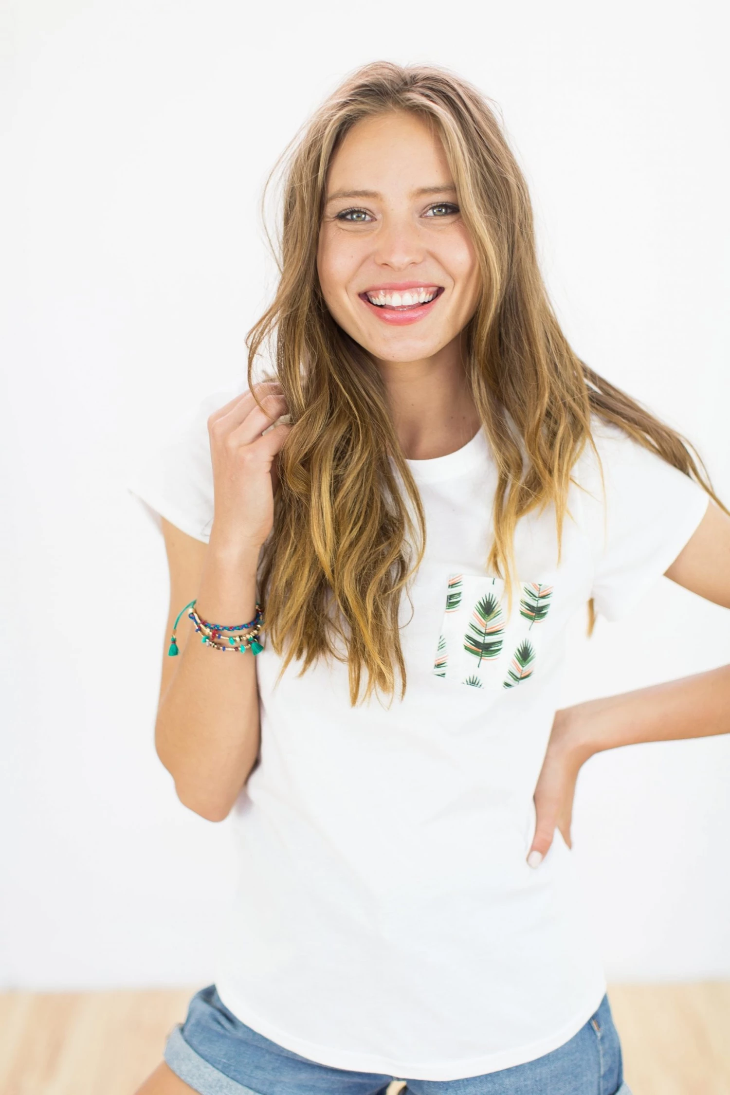 SHOKO Tops & T-Shirts Top English White. 1 SHOKO Tops & T-Shirts Top English White.